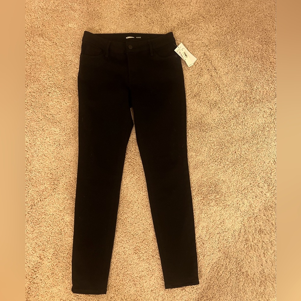 Old Navy rockstar, super skinny black denim size 6, 26 1/2” inseam NWT